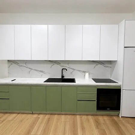 Spacious 2br 2ba In Square 21 *