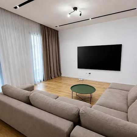 Spacious 2br 2ba In Square 21 Apartment *